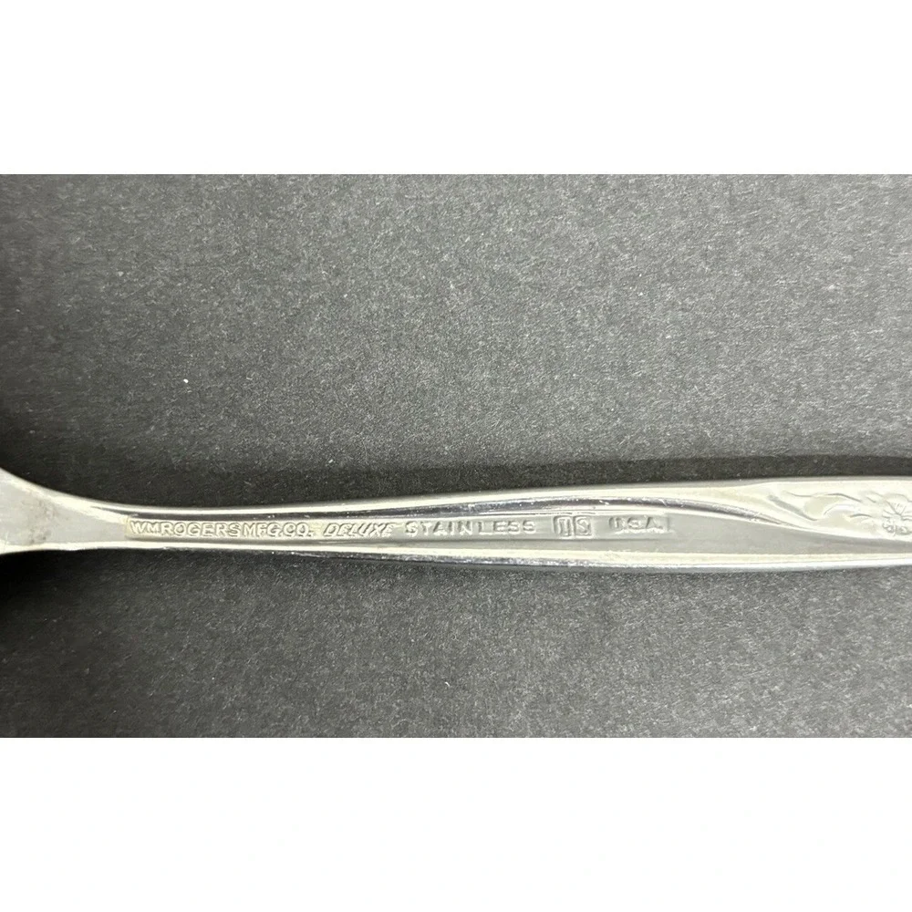 4 Rogers International Deluxe Baroness Teaspoons 6 1/8